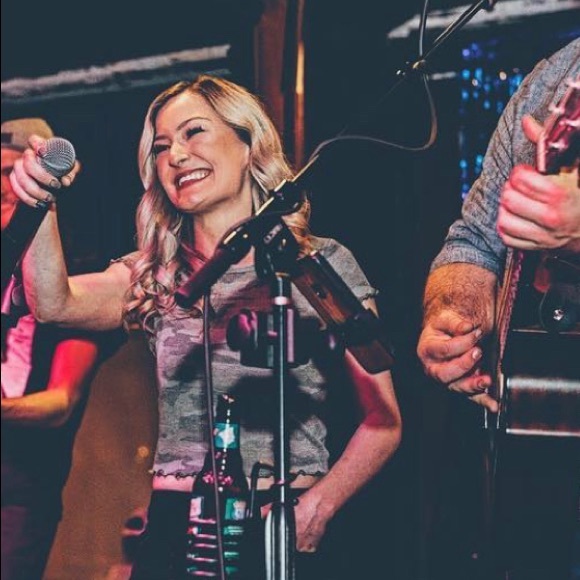 Meet your Posher, Sarah - Picture 3 of 8